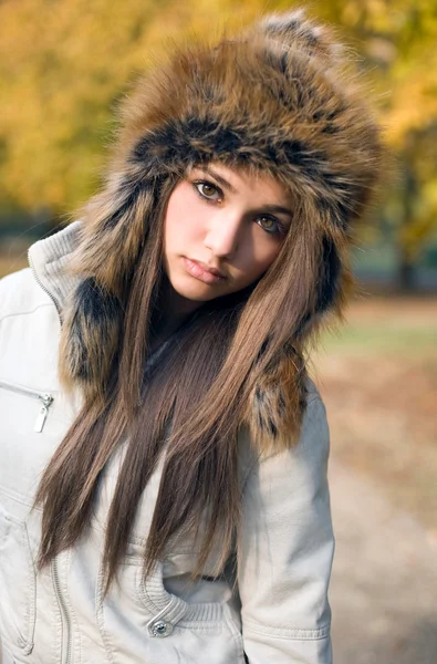 Fashionable cute brunette girl with seriuos look. — Stock Photo, Image