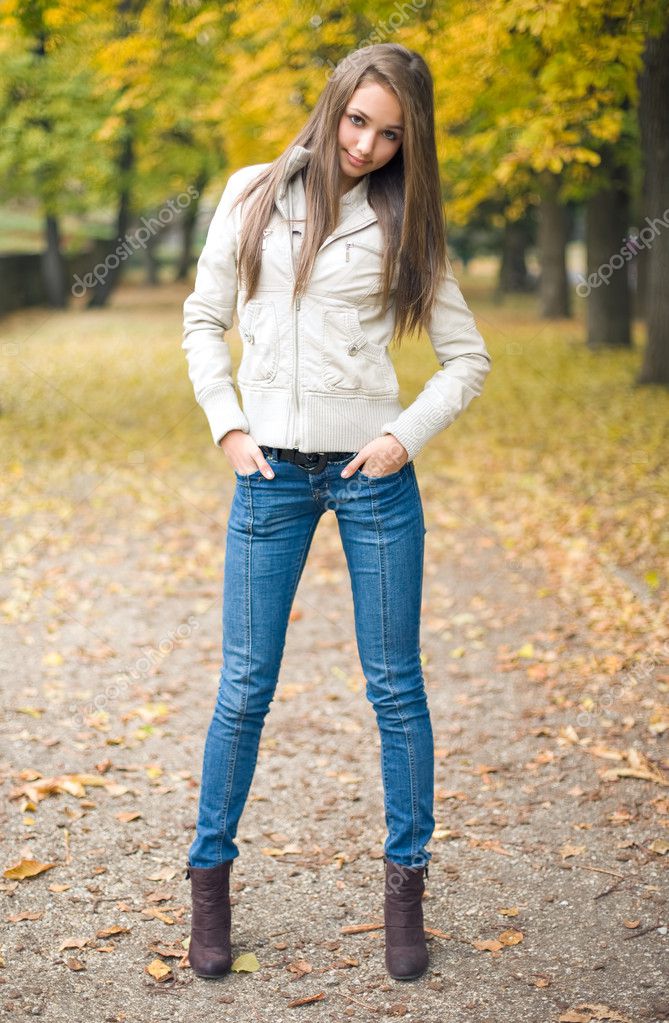 Beautiful young model dressed for chilly weather. — Stock Photo ...