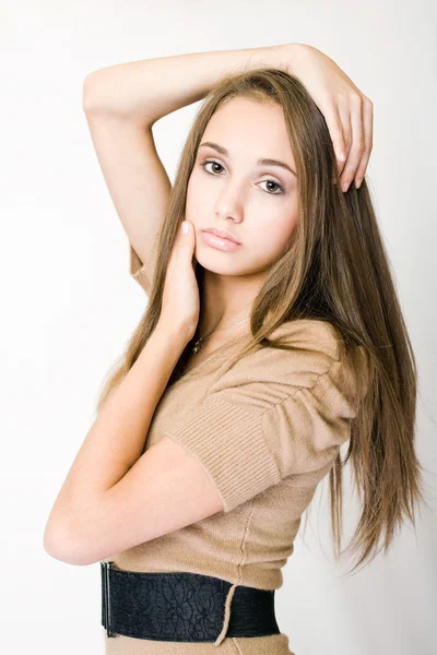 Modne młoda brunetka. — Zdjęcie stockowe