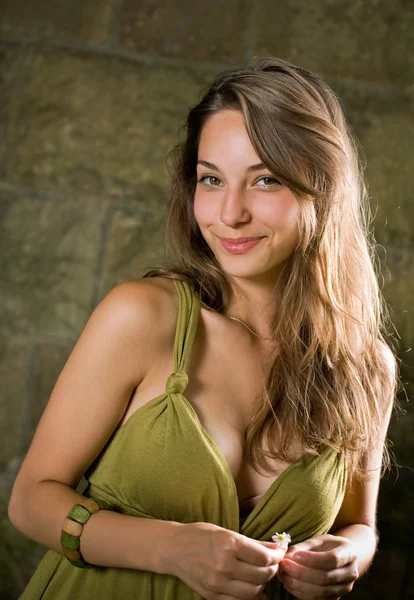 Beautiful young brunette posing in green dress. — Stock Photo, Image