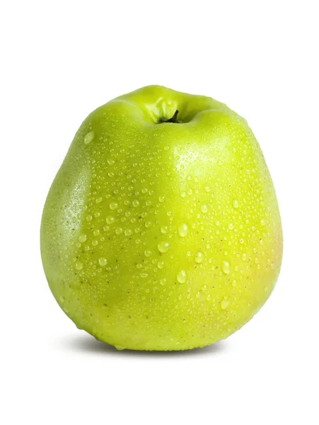 Super čerstvé zelené jablko v kapky vody. — Stock fotografie