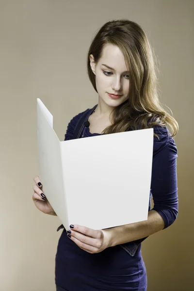 Young brunette with blank folder. — Stock Photo, Image