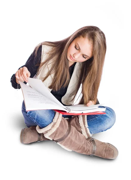 Attraktiva student tjej studerar. — Stockfoto