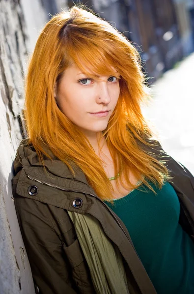 Modieuze redhead tiener. — Stockfoto