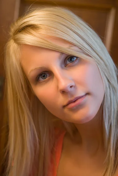 Zmysłowy młody blond kobieta. — Zdjęcie stockowe