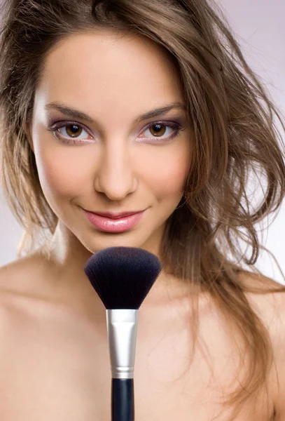 Nádherná brunetka s krásným make-upem — Stock fotografie