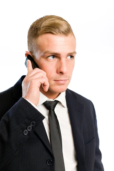 Pewnie młody biznesmen, za pomocą jego telefon. — Zdjęcie stockowe