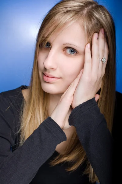 Gracioso bonito jovem loira mulher . — Fotografia de Stock