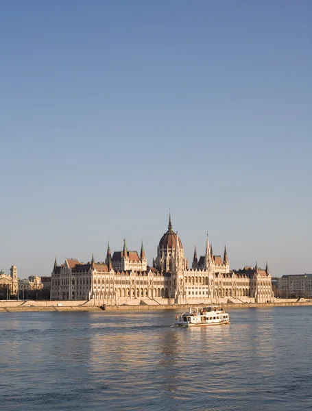 A csodálatos magyar Parlament épülete. — Stock Fotó
