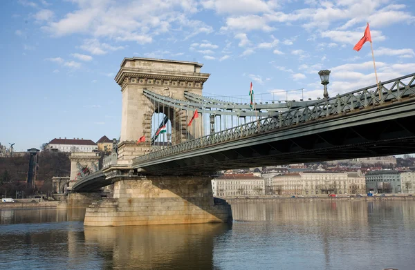El puente de Szechenyi desde el lado de Pest . —  Fotos de Stock