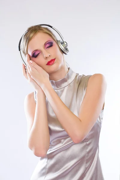 Schöne Elektro-Pop-Mädchen mit Kopfhörern. — Stockfoto