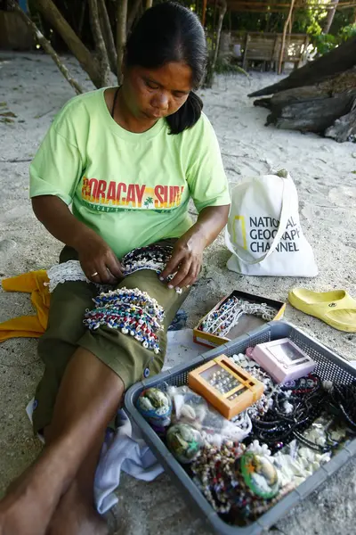 Торговец безделушками в Боракае, Филиппины — стоковое фото