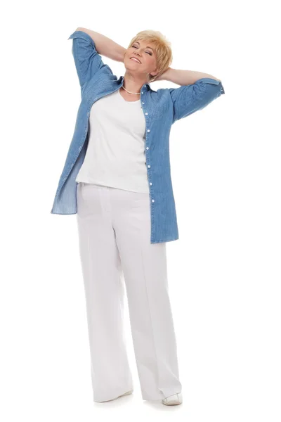 Portrét smějící se senior v modré košili — Stock fotografie