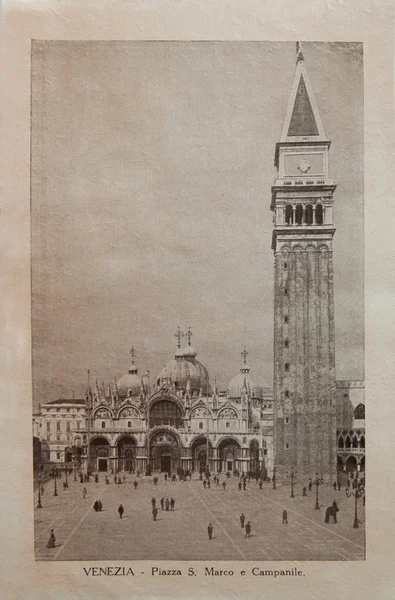 ITALY - CIRCA 1910: На рисунке, напечатанном в Италии, изображено изображение площади Святого Марко Пьяцца, винтажные открытки серии "Италия", 1910 г. — стоковое фото