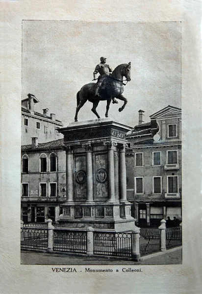 Italien - ca 1910: en bild som skrivs ut i Italien visar bilden av monumento en colleoni i Venedig, vintage vykort "Italien"-serien, ca 1910 — Stockfoto