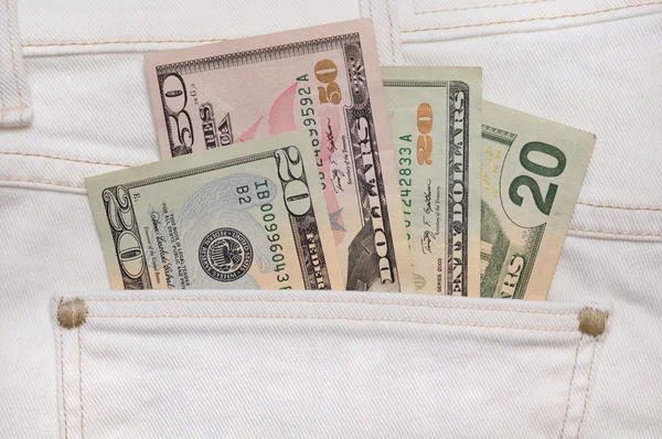 Készpénz a zsebedben — Stock Fotó