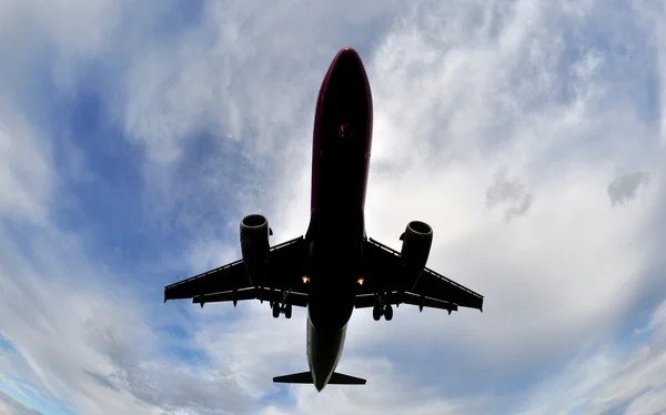 하늘에 떠 있는 비행기 — 스톡 사진
