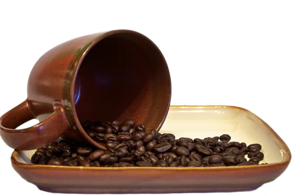 Granos de café derramados de la taza — Foto de Stock