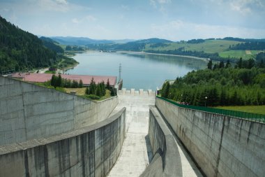 Niedzica dam in Poland clipart