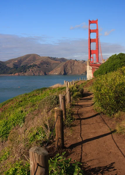 Trail by Golden Gate Bridge — Stock Photo, Image
