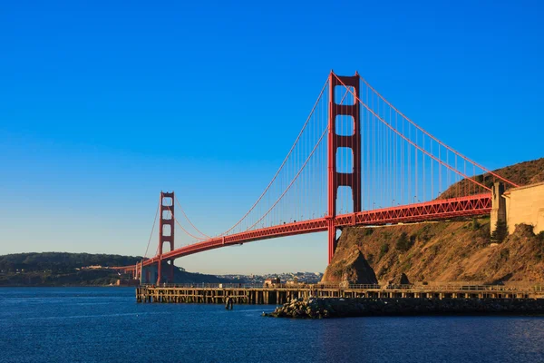 Puente Golden Gate justo después del amanecer — Foto de Stock