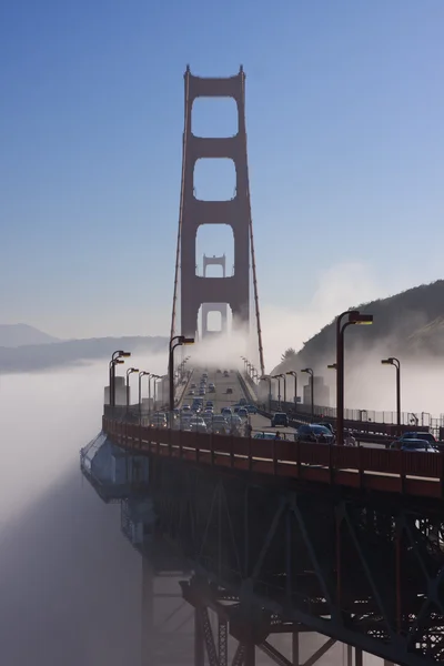 San Francisco Golden Gate Bridge nella nebbia — Foto Stock
