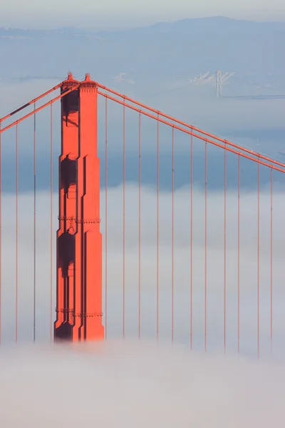 Puente Golden Gate de San Francisco en niebla — Foto de Stock