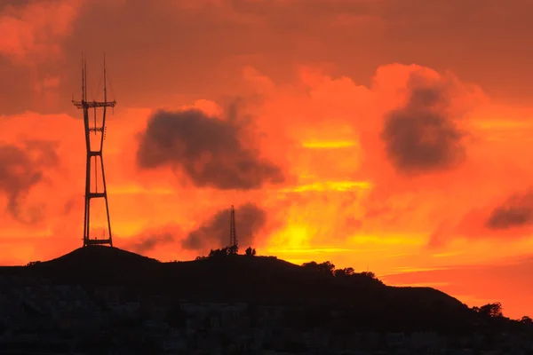 Funkturm en zonsondergang — Stockfoto