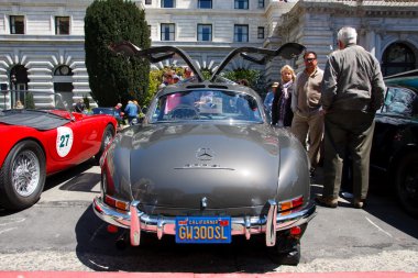 1955 mercedes benz 300sl kanatlı kapılarla