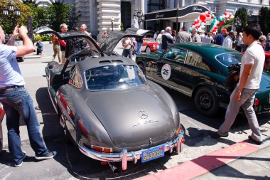 1955 mercedes benz 300sl kanatlı kapılarla