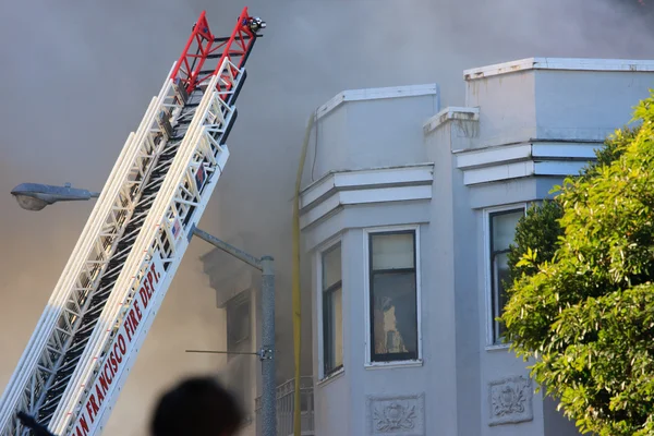 San francisco - domy v plamenech — Stock fotografie