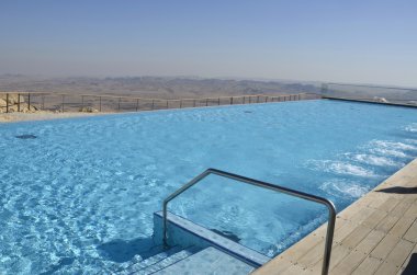 havuzda turist otel, negev Çölü.