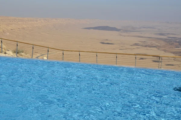Hotel pool in Negev desert. — Stock Photo, Image