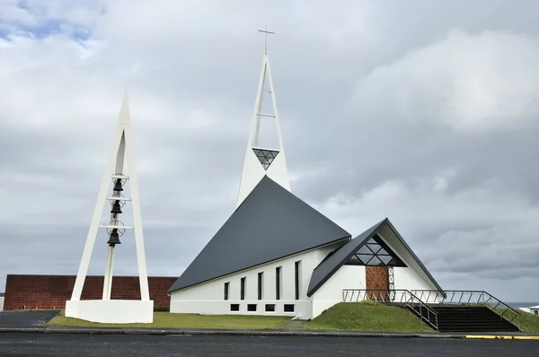 Nowoczesny Kościół w Ólafsvík, Islandia. — Zdjęcie stockowe