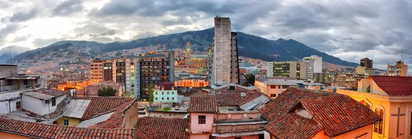 Quito avond weergave. — Stockfoto