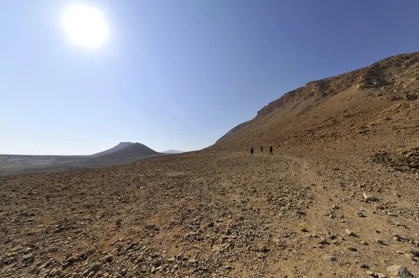Randonnée pédestre dans le désert de Judée . — Photo