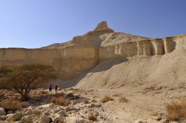 Wadi zohar trek in woestijn van judea.