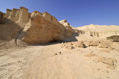 Wadi zohar trek in woestijn van judea.