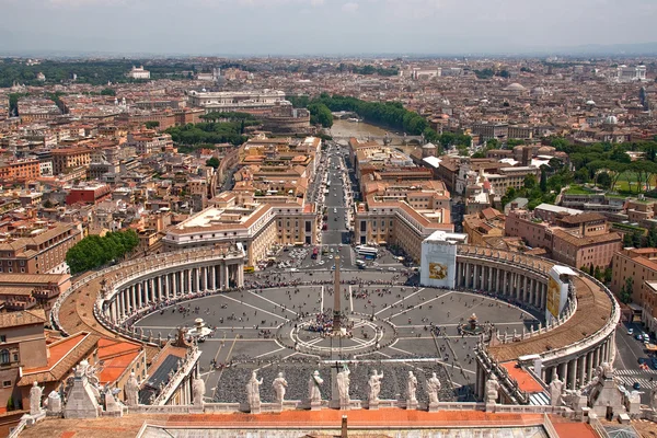 Uitzicht vanaf de san pietro basiliek in rome — Stockfoto