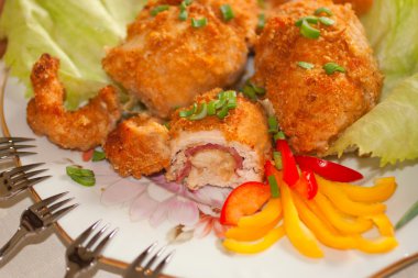 cordon bleu sebze ile servis