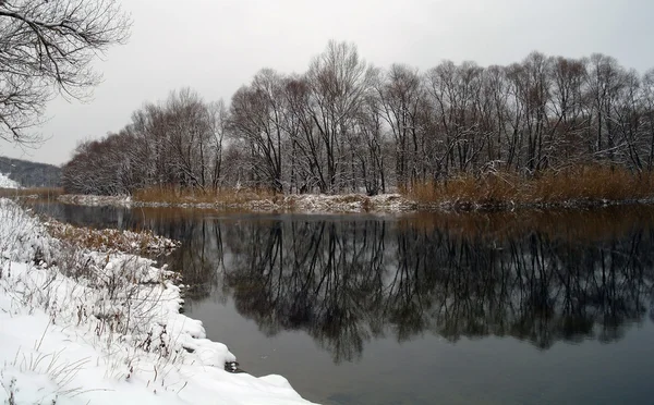 Télen a folyó — Stock Fotó
