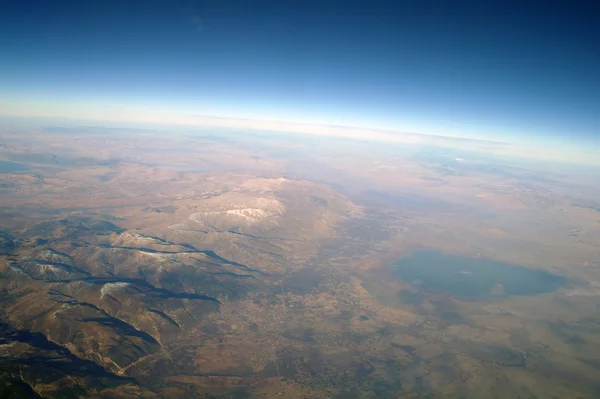 Вид с воздуха на закат горы — стоковое фото