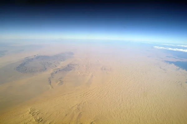 Luchtfoto woestijn en zee — Stockfoto