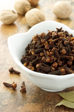 Cloves with nutmegs and bay leaves clipart