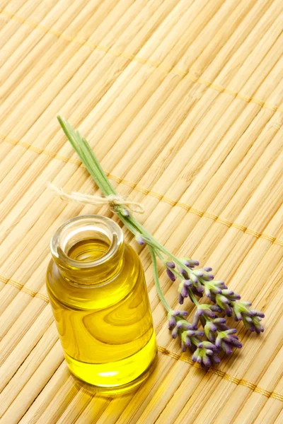 Aroma olie met lavendel — Stockfoto