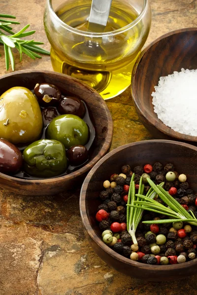 Olivový olej, pepřem, mořská sůl — Stock fotografie