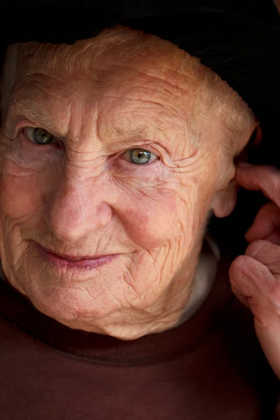 Porträt einer Seniorin — Stockfoto