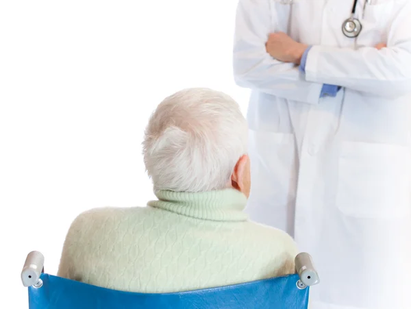 Medico con donna anziana — Foto Stock