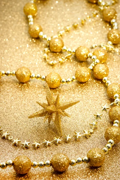 Julstjärna med ornament — Stockfoto