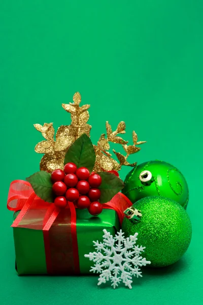 De doos van de groene gift van Kerstmis — Stockfoto
